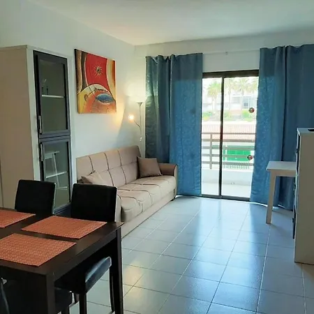 100 Meters From The Beach. Appartamento
