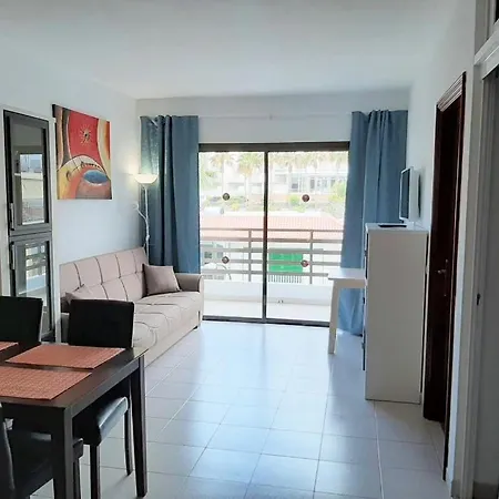 Appartamento 100 Meters From The Beach. *