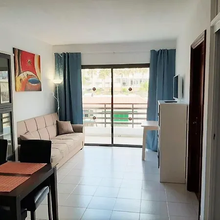 Appartamento 100 Meters From The Beach. *