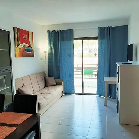 Apartment 100 Meters From The Beach. *